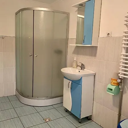 Medova Hata Verkhnyaya Rozhanka