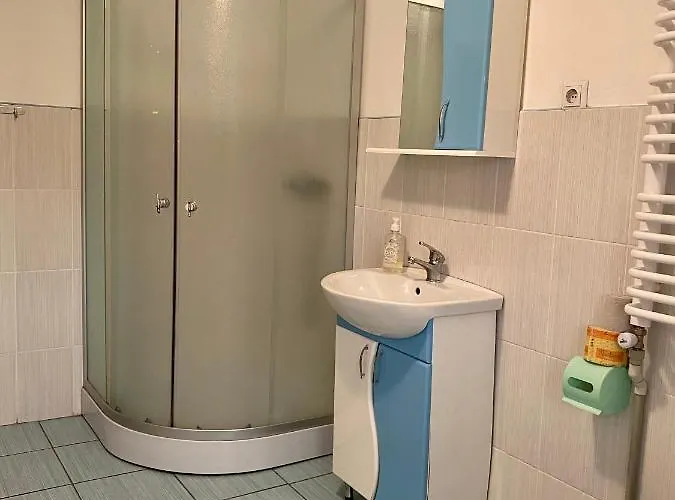 Medova Hata Verkhnyaya Rozhanka